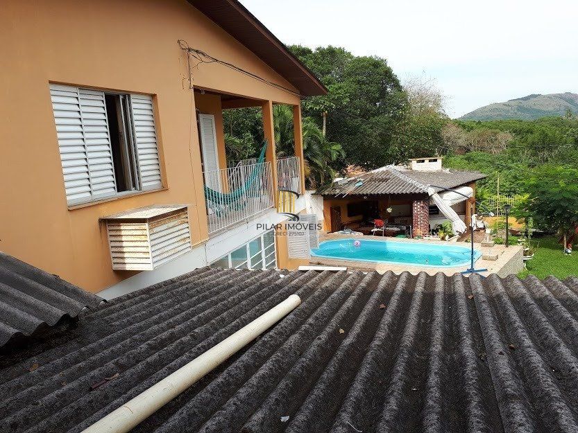 Casa com 4 dormitórios no bairro Vila Nova