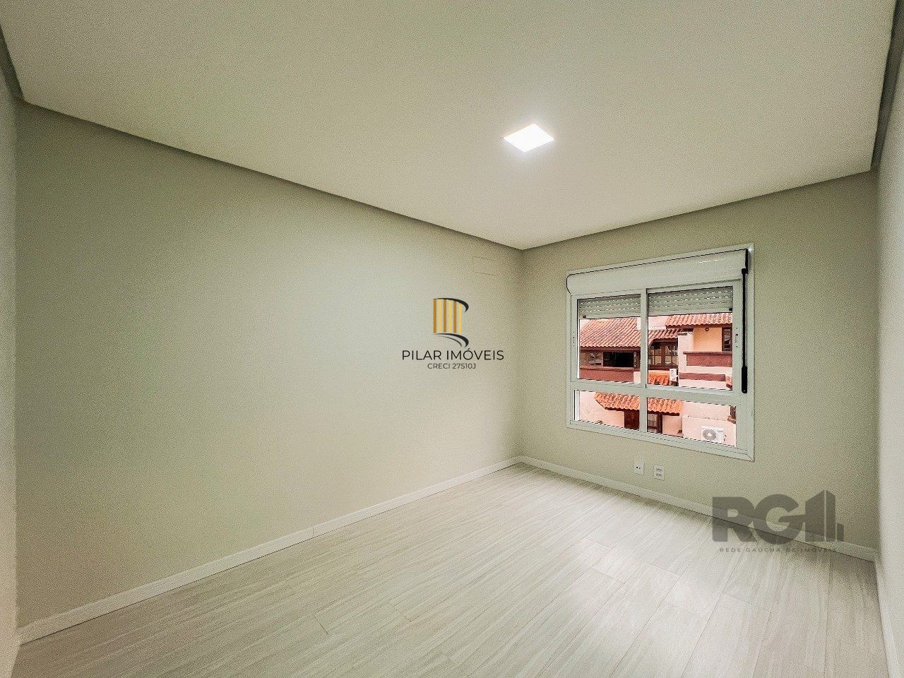 Casa em Condomínio no bairro Pedra Redonda - 5 dormitórios