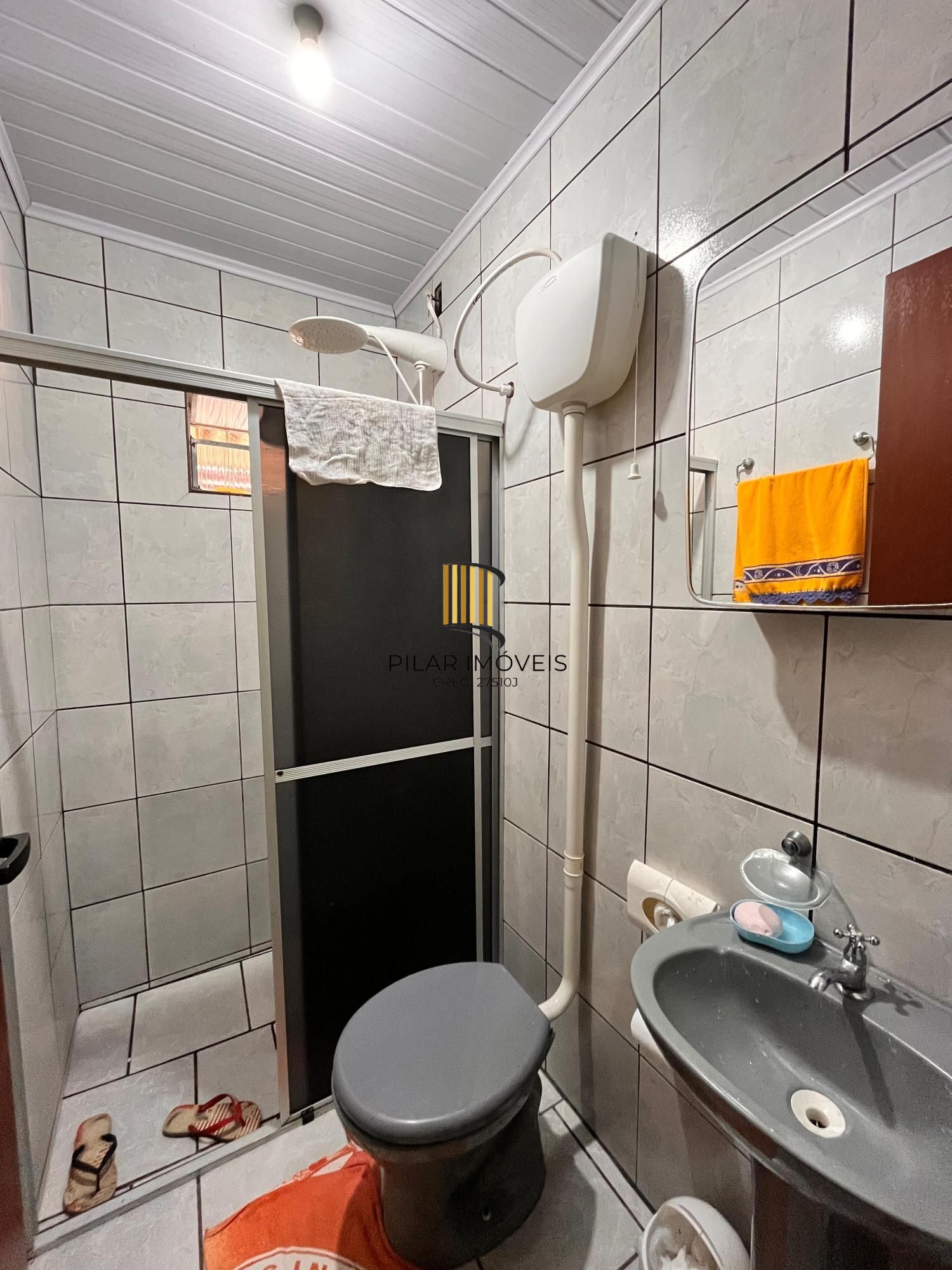 Casa no bairro Hípica - 1 Dormitório - 1 vaga coberta