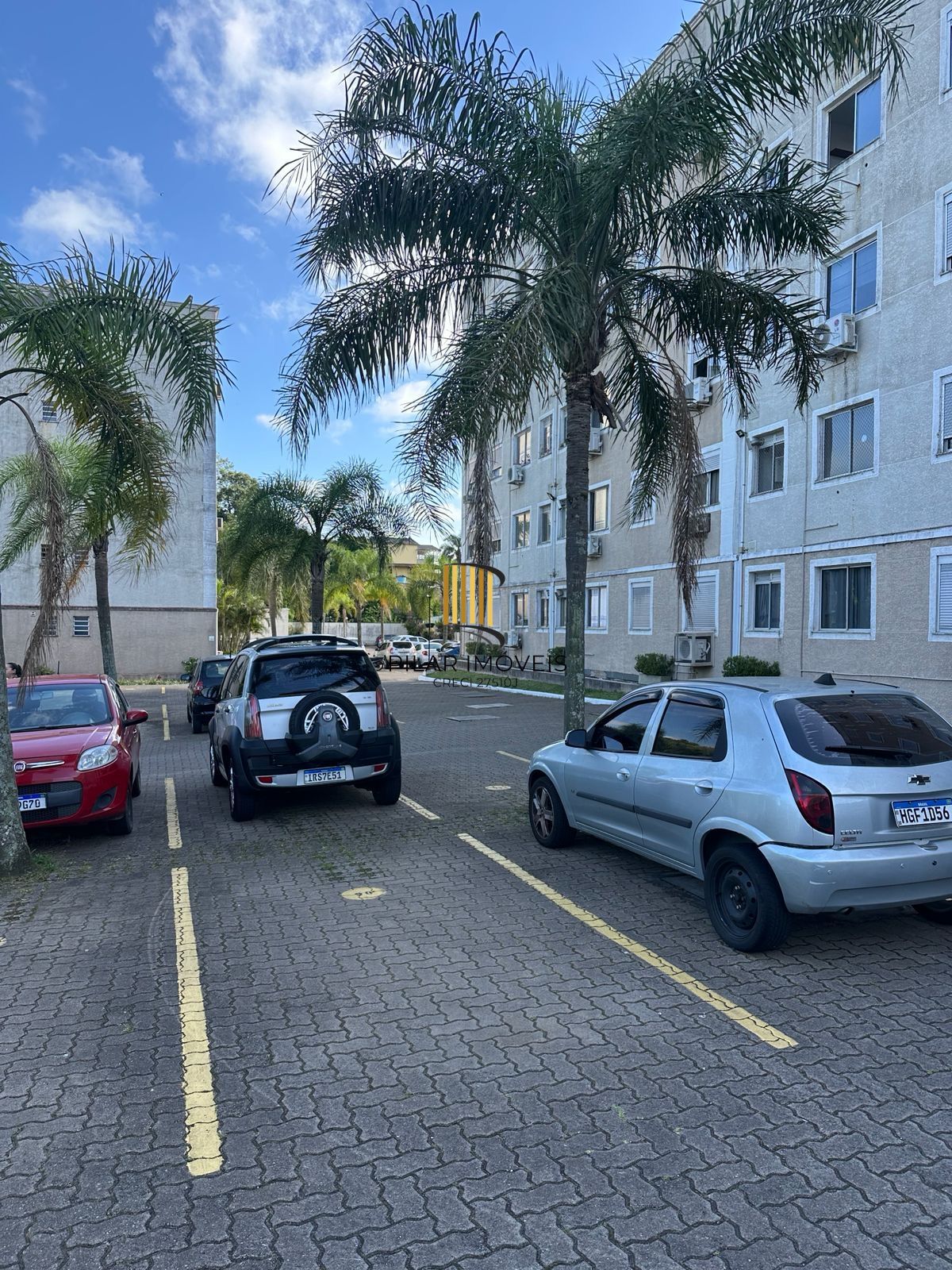 Apartamento com suíte semi mobiliado