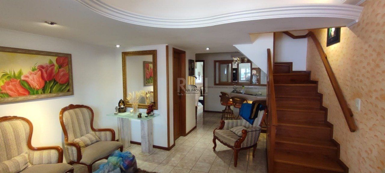 Casa 2 dormitórios no bairro Hípica