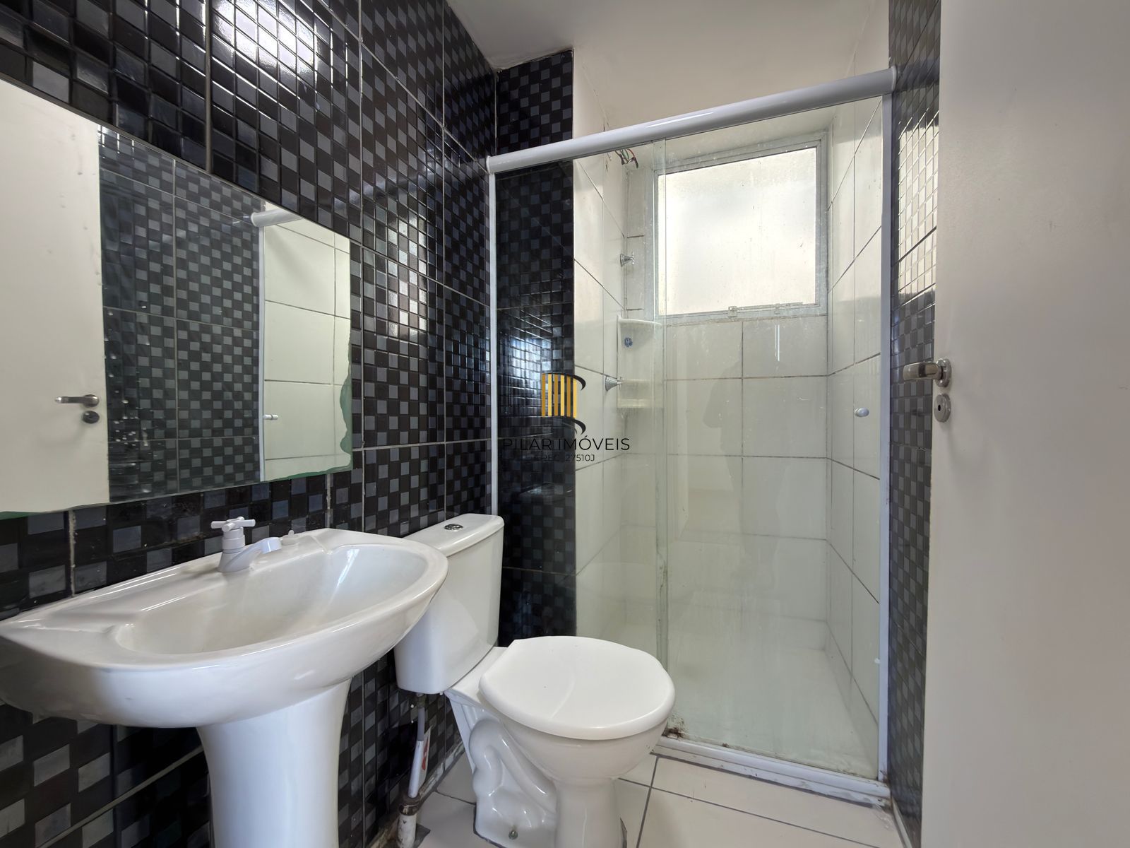 Apartamento no Bairro Hipica - 2 Dormitórios