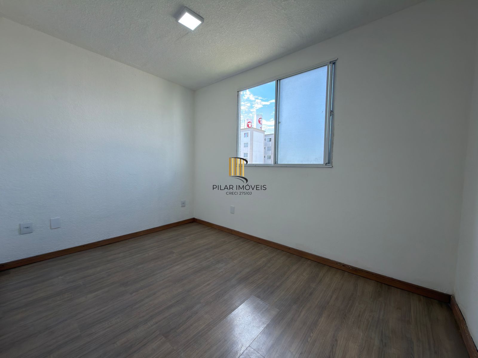 Apartamento no Bairro Hipica - 2 Dormitórios