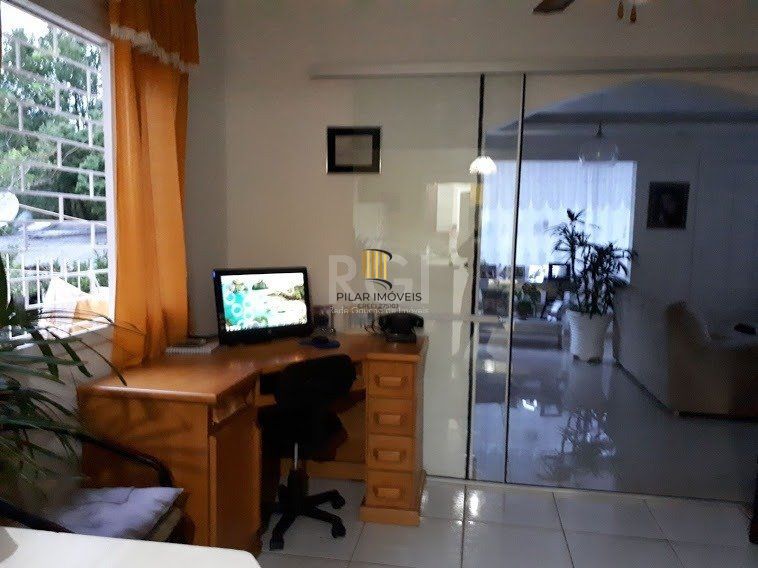 Casa com 4 dormitórios no bairro Vila Nova