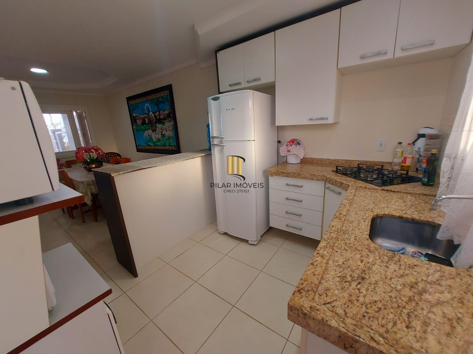 Ótimo sobrado semi mobiliado, 4 dormitórios sendo uma suíte, com piscina, em frente ao mar em Nova Tramandaí