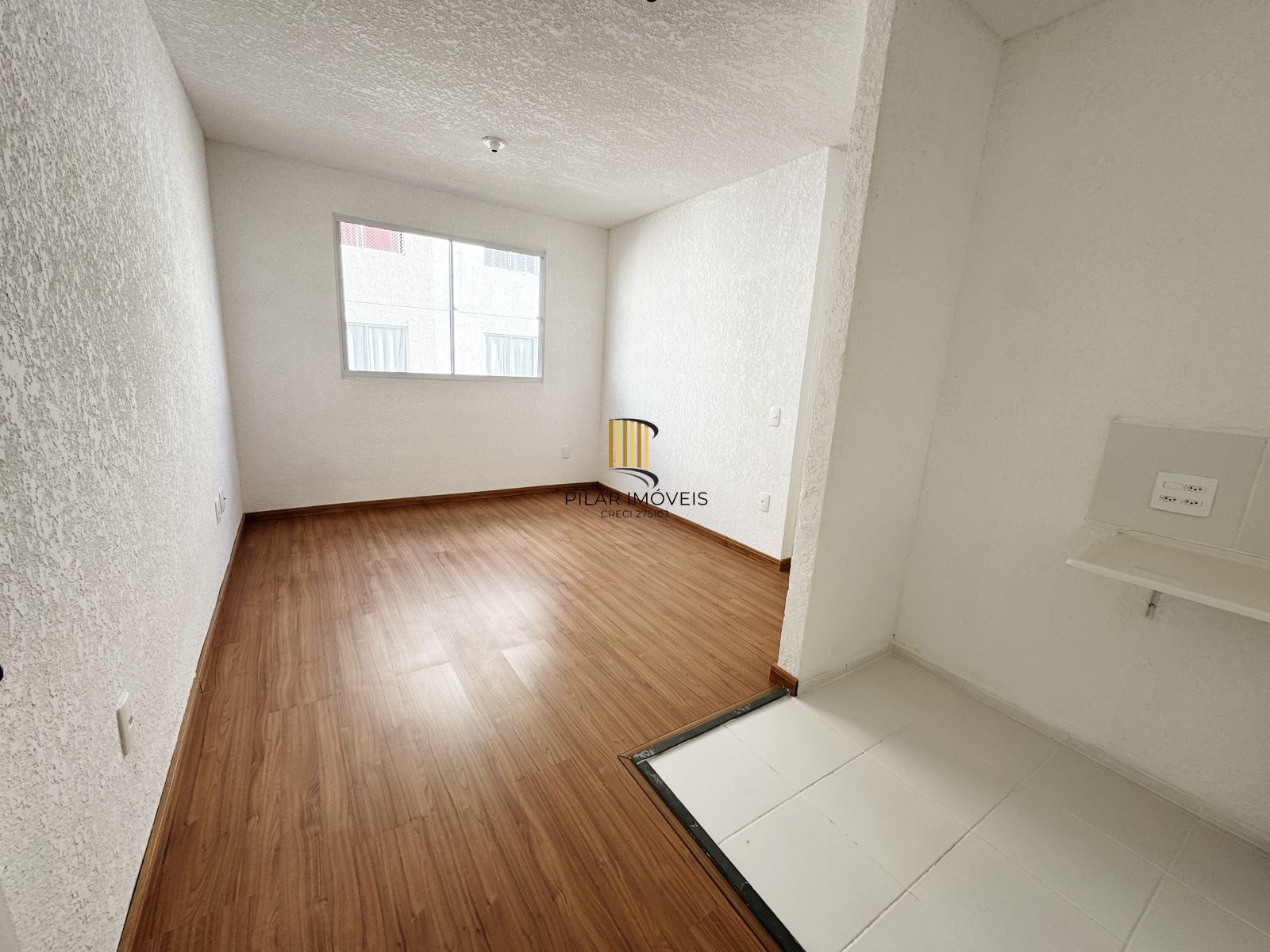 Apartamento no bairro Restinga - 2 dormitórios, com 1 de garagem