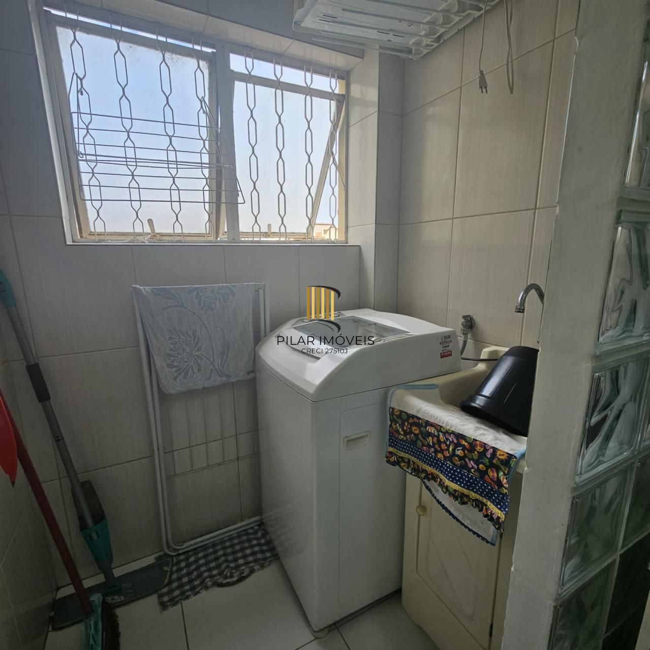 Apartamento SEMI-MOBILIADO - 2 Dormitórios