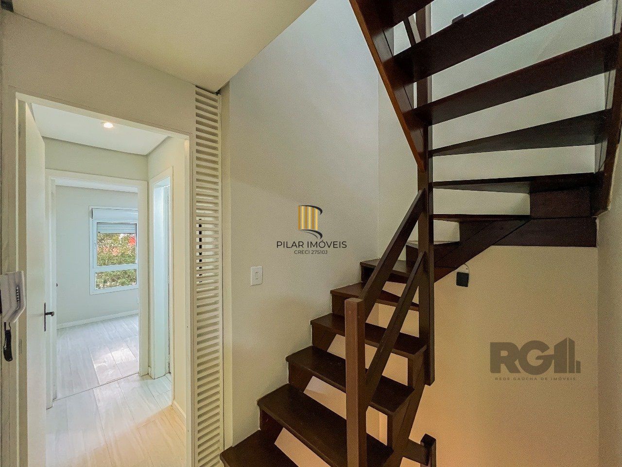 Casa em Condomínio no bairro Pedra Redonda - 5 dormitórios