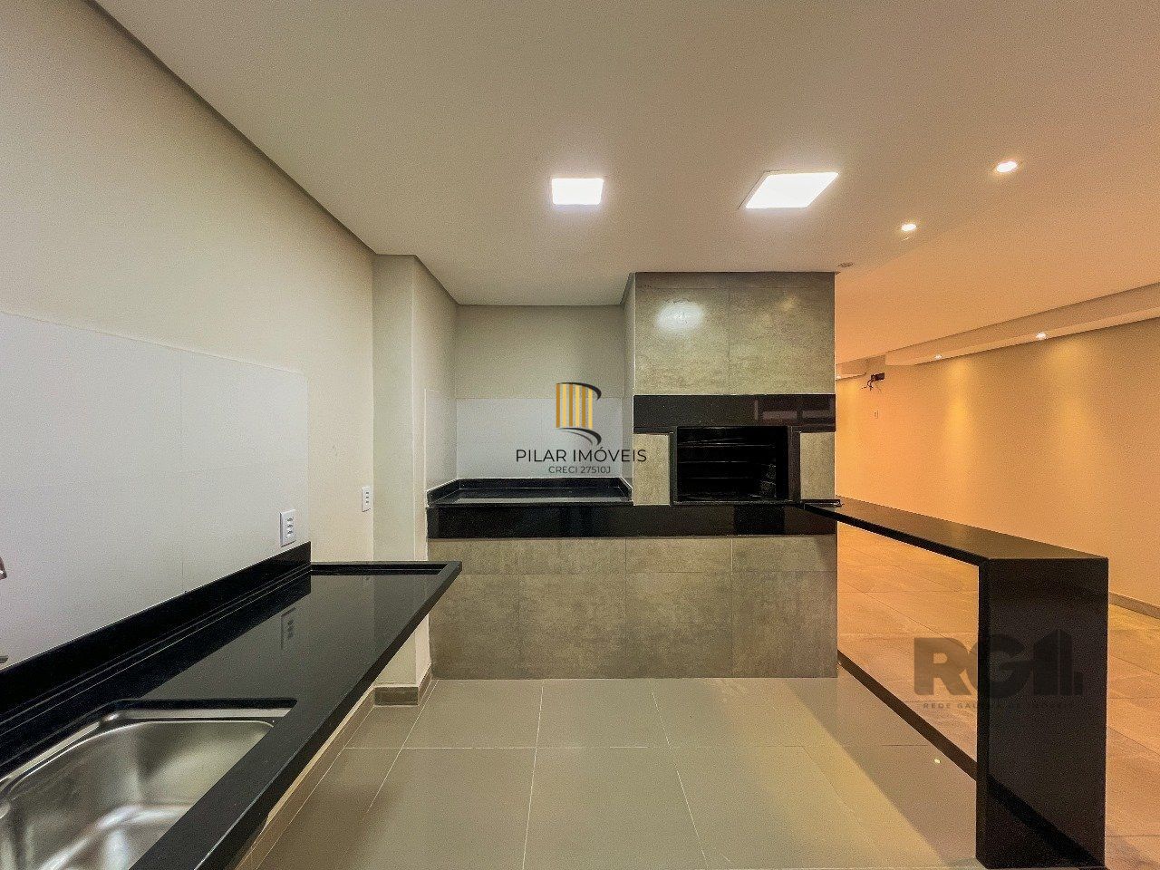 Casa em Condomínio no bairro Pedra Redonda - 5 dormitórios