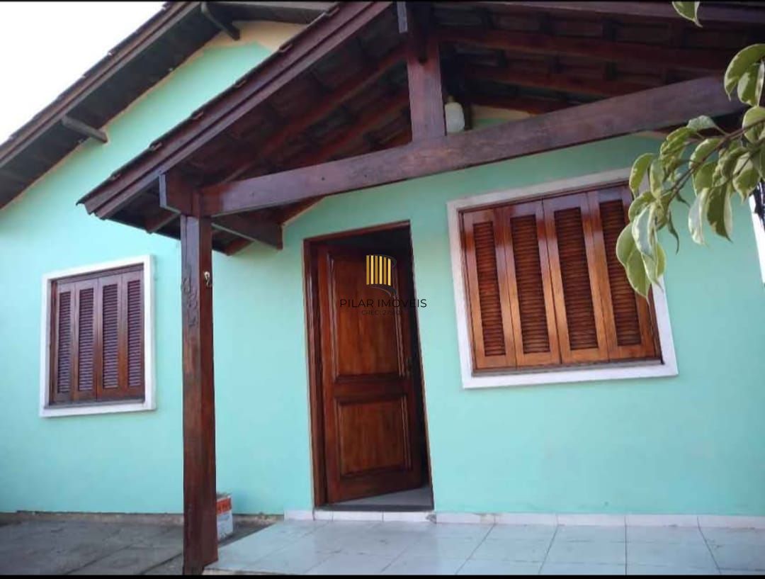 Casa de esquina no bairro Hípica - 2 dormitórios