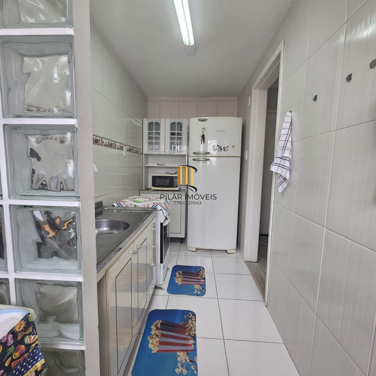 Apartamento SEMI-MOBILIADO - 2 Dormitórios