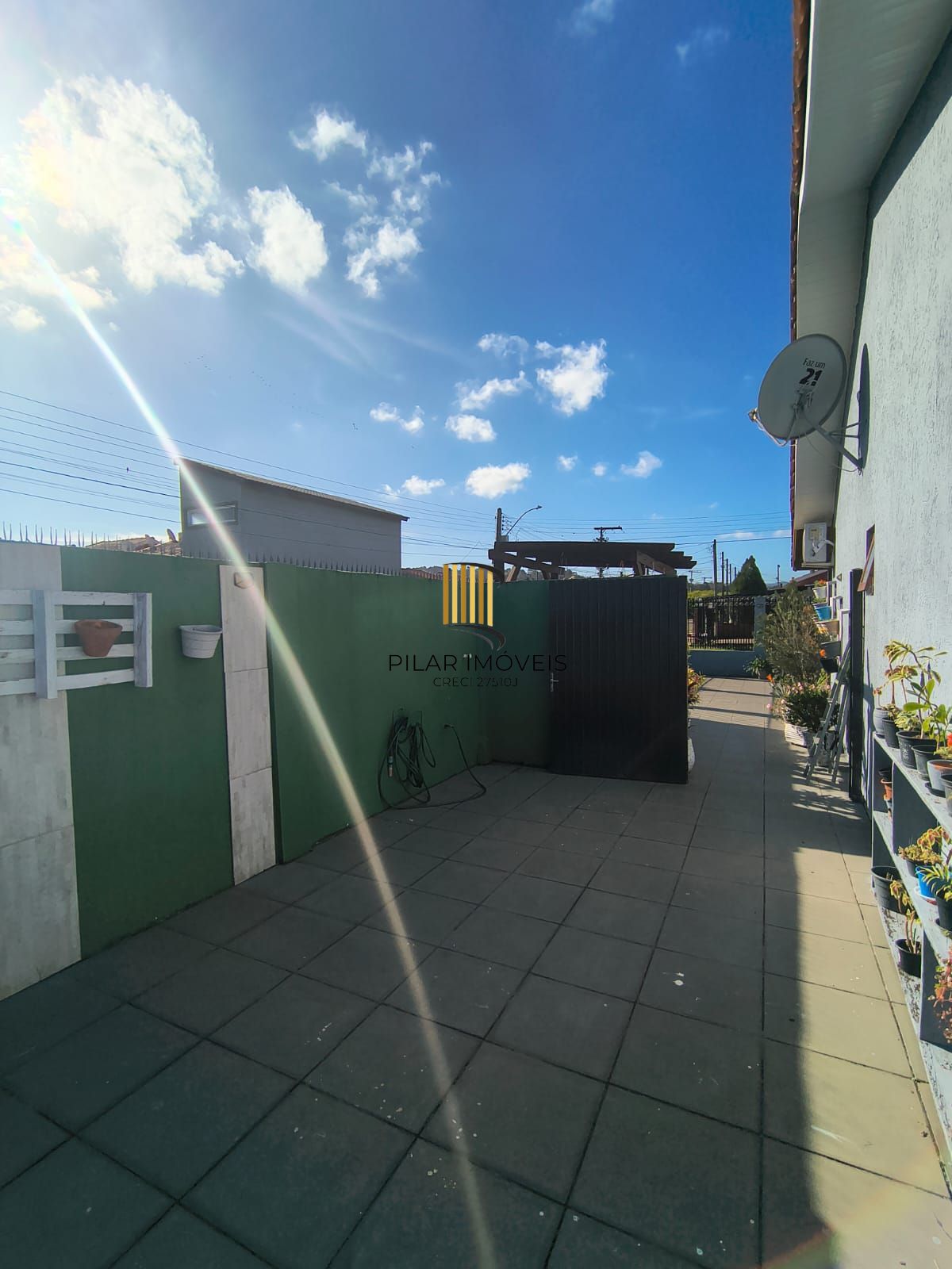 Belissima casa terrea de esquina, 3 dormitorios, semi mobiliada e com piscina, no Loteamento Moradas do Sul