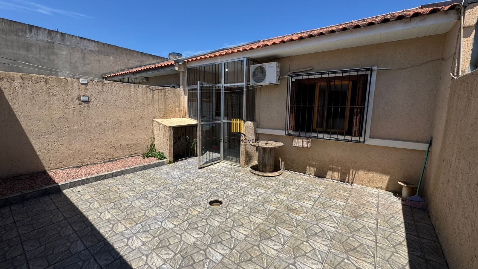 Casa semi mobiliada de 3 dormitorios no Loteamento Moradas do Sul, Bairro Hipica