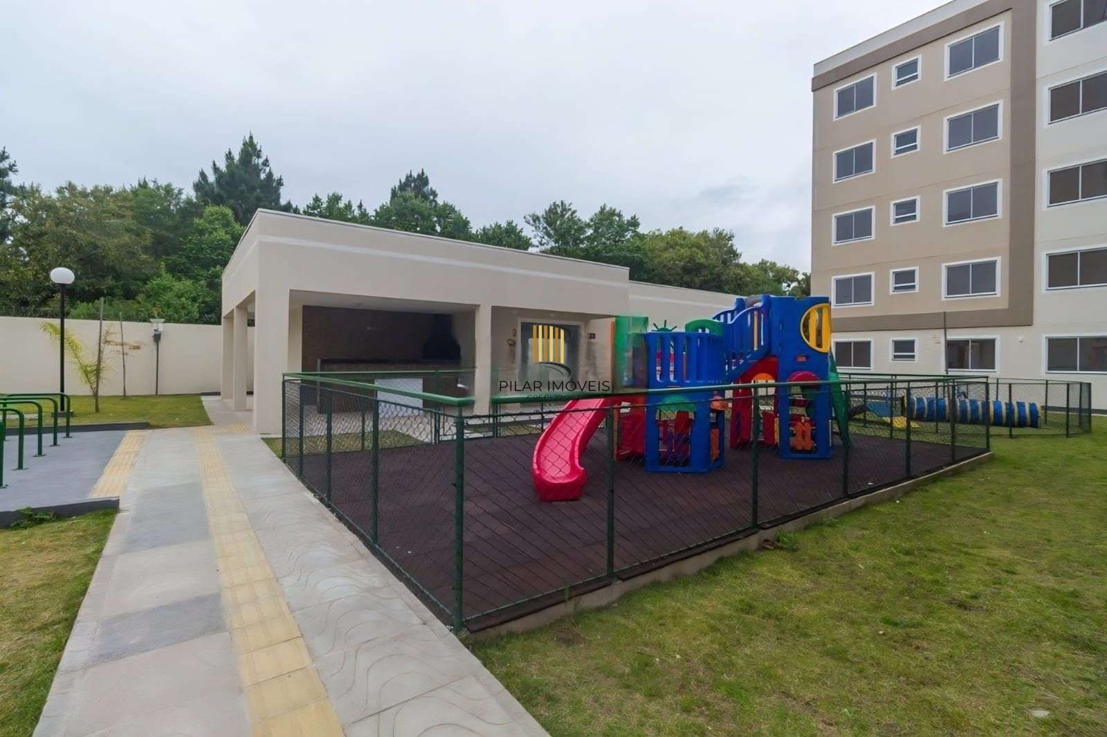 Apartamento com 2 dormitórios- Restinga