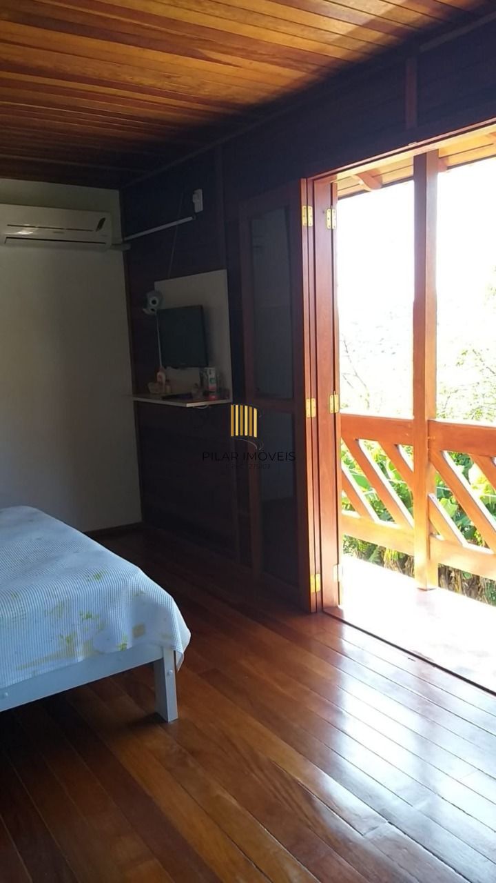 Casa para Venda - 300m², 5 dormitórios, 4 vagas - Vila Nova