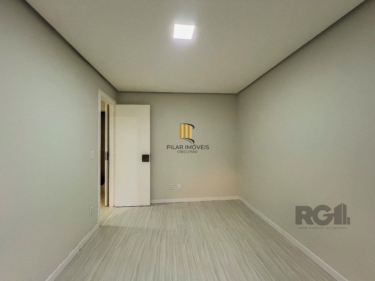 Casa em Condomínio no bairro Pedra Redonda - 5 dormitórios