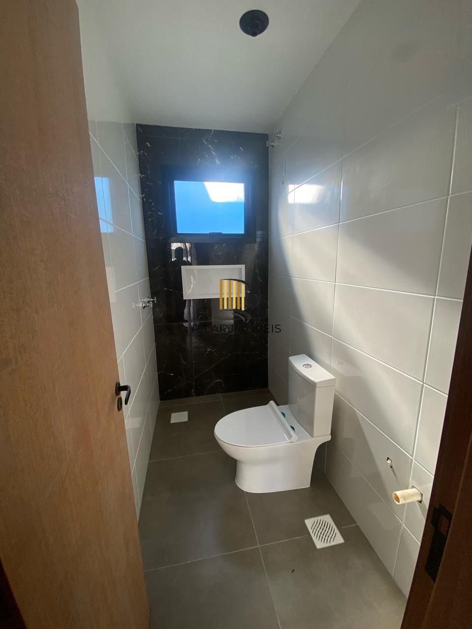 Casa térrea de 3 dormitórios sendo um suíte