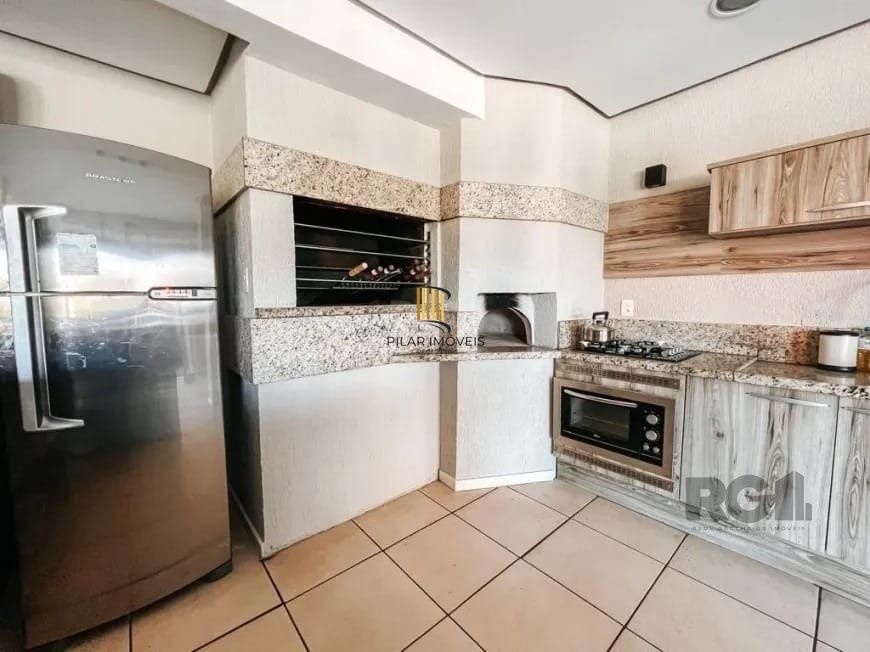 Casa em Condomínio no bairro Pedra Redonda - 5 dormitórios