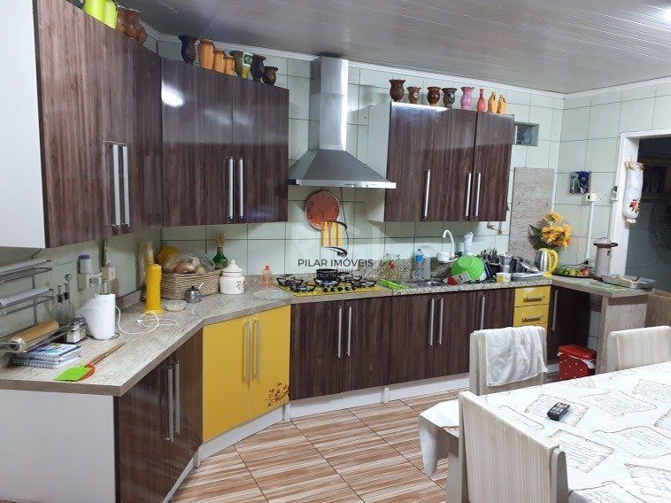 Casa com 4 dormitórios no bairro Vila Nova