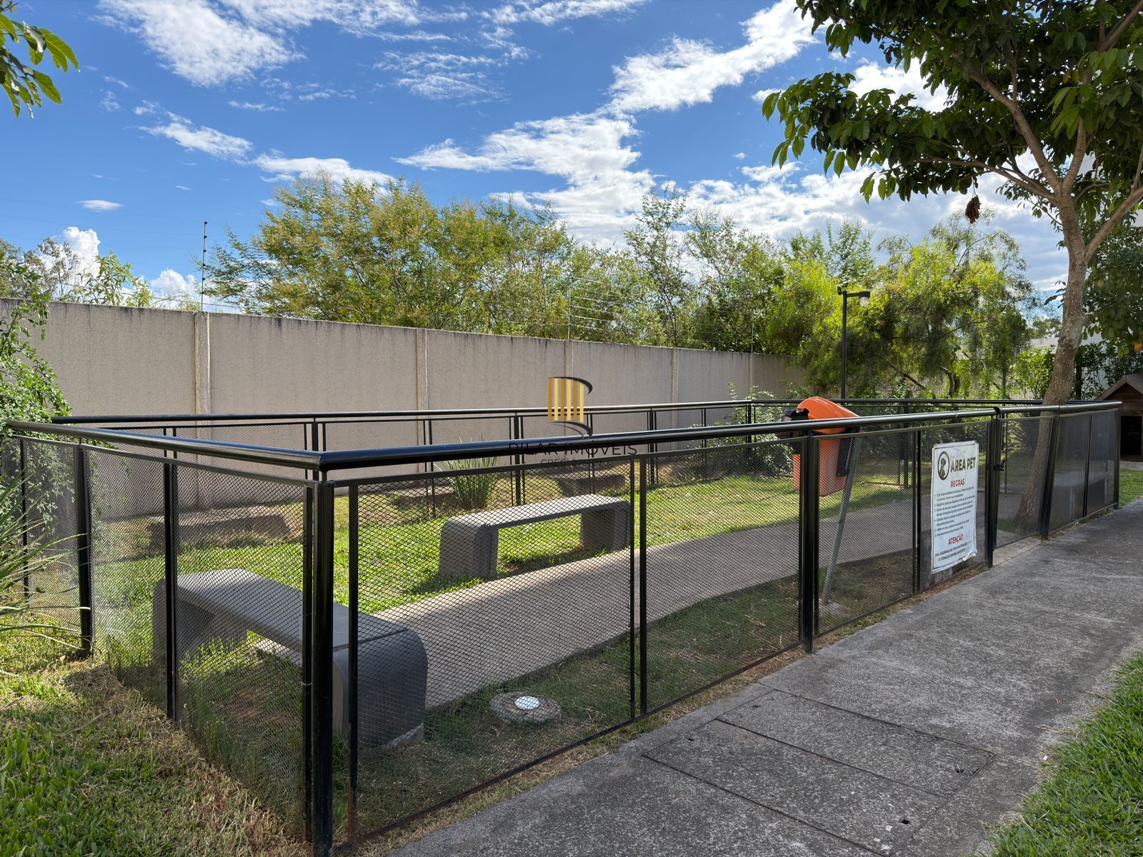 Apartamento no Bairro Hipica - 2 Dormitórios