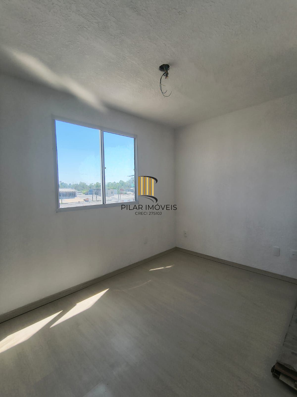 Apartamento de 2 dormitórios na Restinga