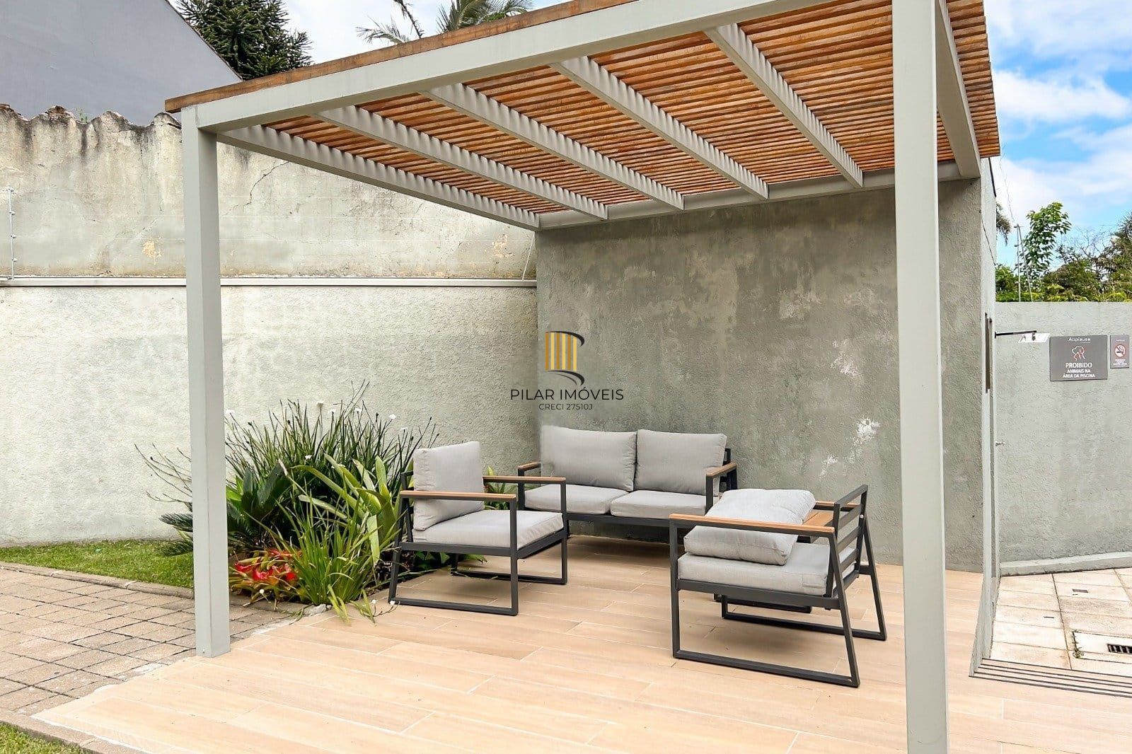 Apartamento no bairro Ipanema, 3 dormitórios - 1 suíte - 2 vagas