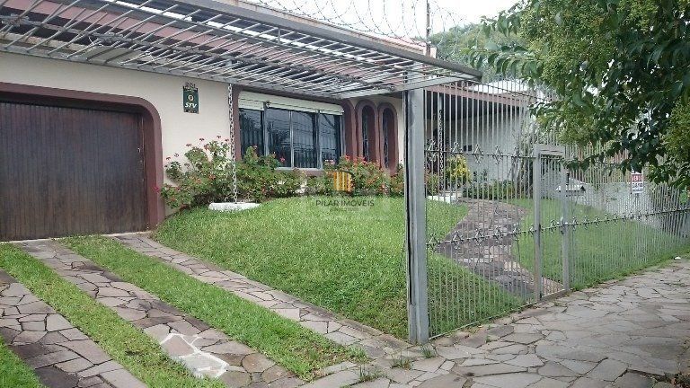 Casa com 4 dormitórios no Bairro Guarujá
