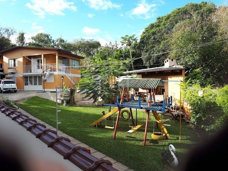 Casa com 4 dormitórios no bairro Vila Nova