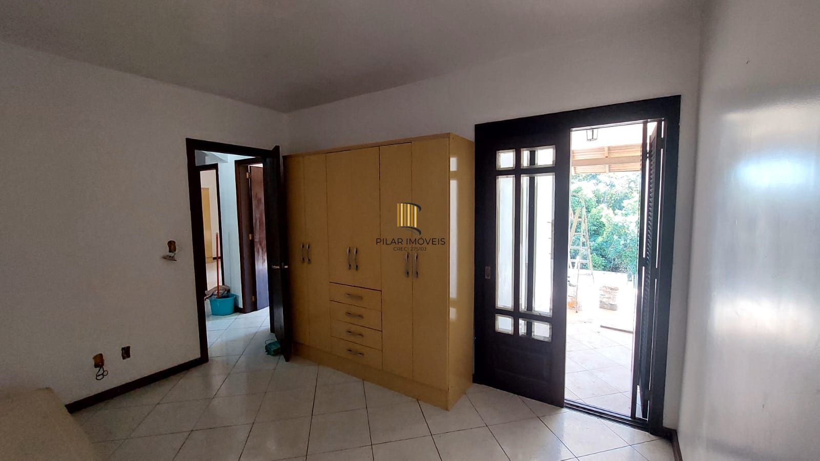 Casa no bairro Vila Nova - 4 dormitórios, Sendo 1 Suíte