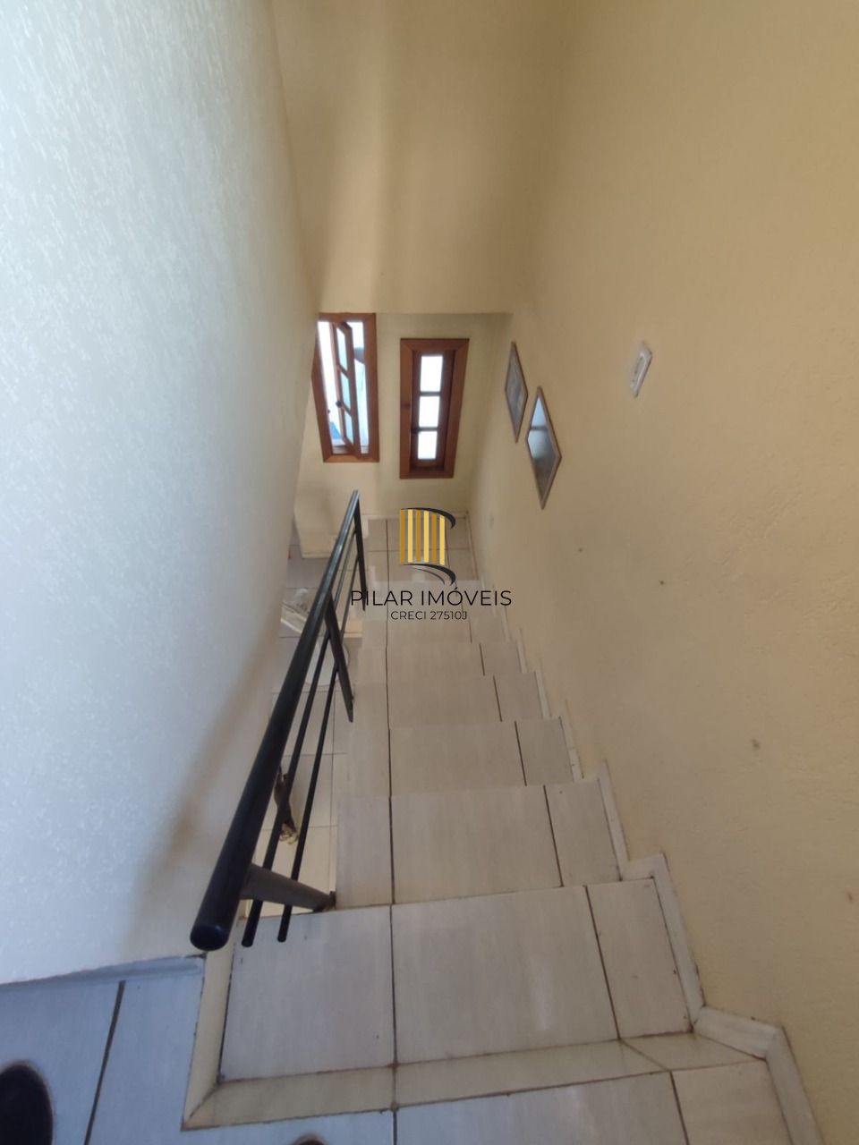 Sobrado de 3 pisos localizado no bairro Hipica - 3 Dormitórios