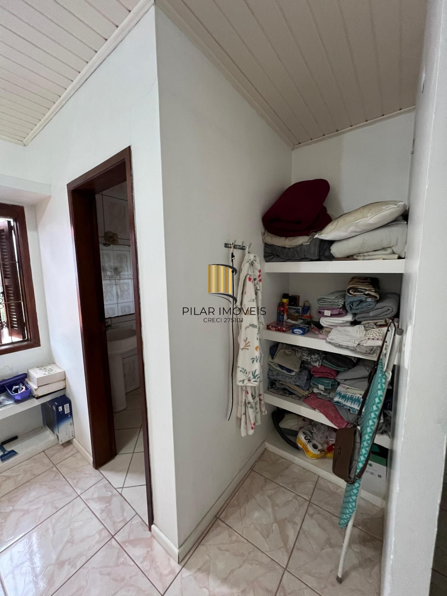 Casa Residencial Semimobiliada com 2 Suítes e Piscina em Viamão, RS