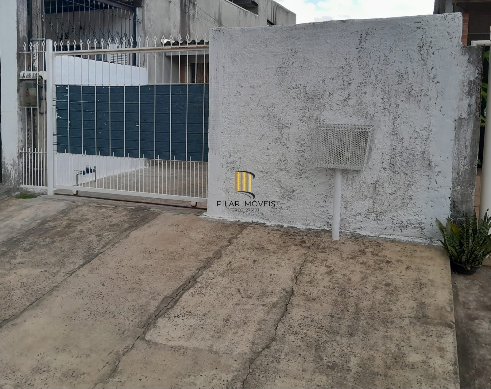 Casa no bairro Hípica - 2 dormitórios