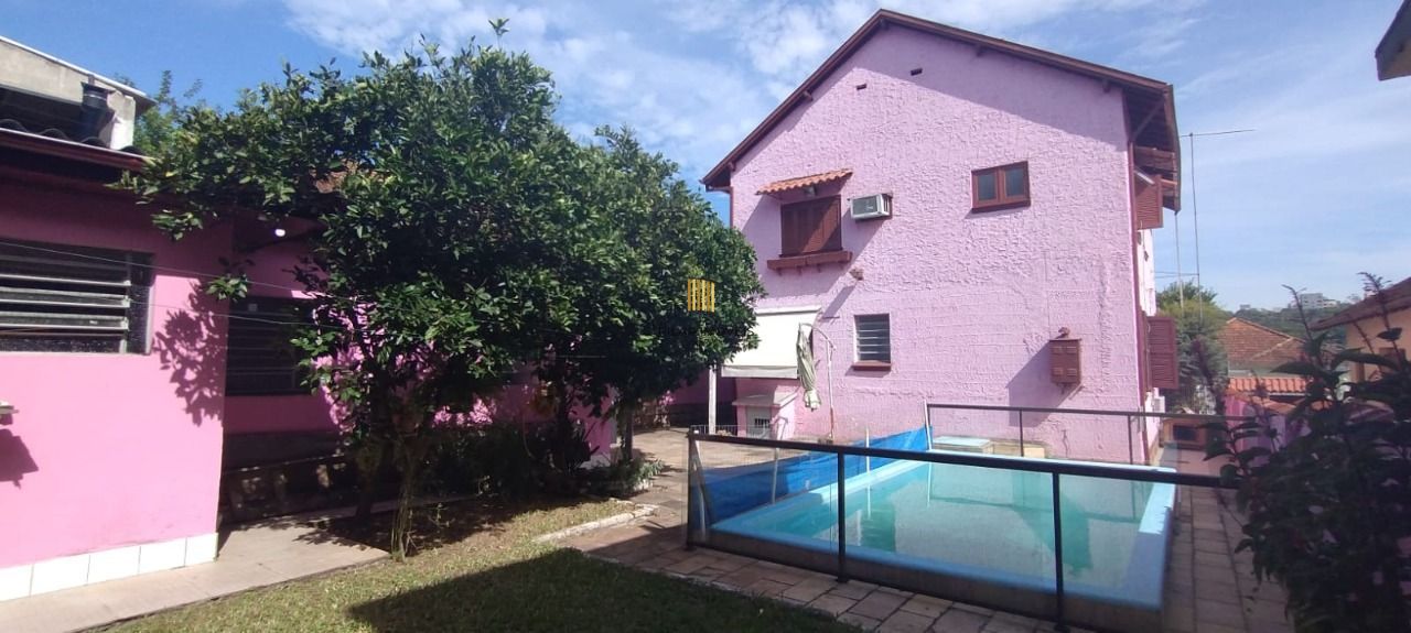 Casa no bairro Santa Tereza - Vila dos Comerciários - 5 dormitórios