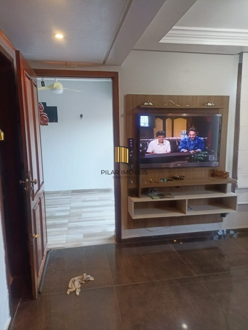 Casa no bairro Camaquã - 3 dormitórios