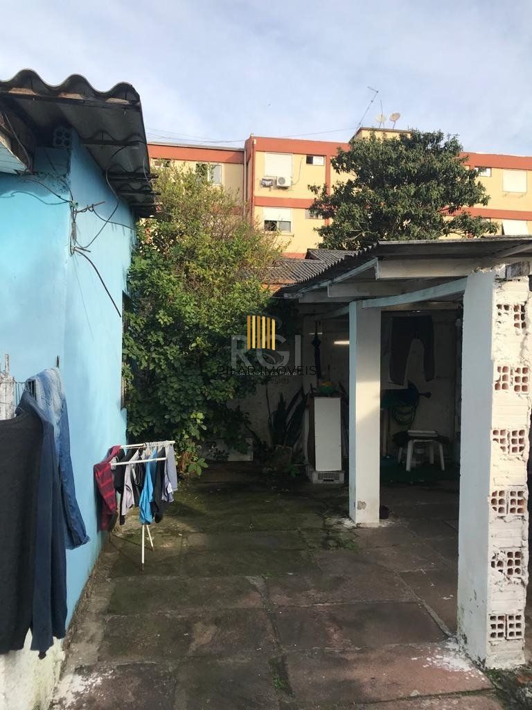 Casa no bairro Camaquã - 4 dormitórios