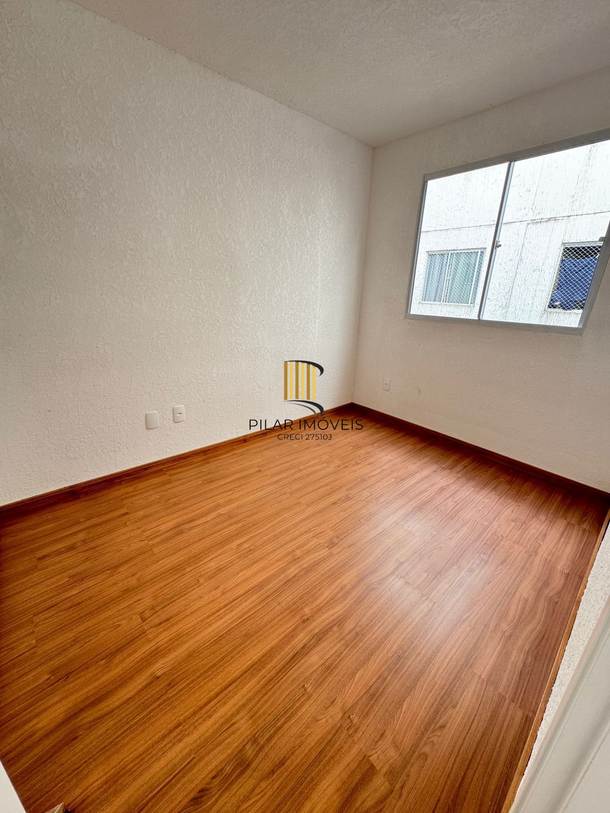 Apartamento no bairro Restinga - 2 dormitórios, com 1 de garagem