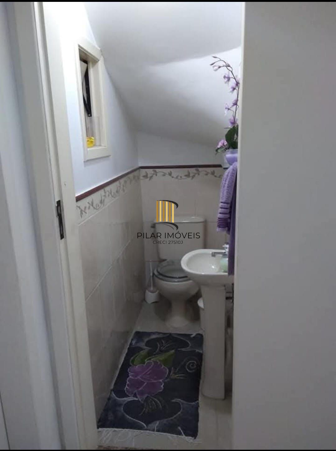 Sobrado no bairro Hípica 3 dormitórios - 2 vagas de garagem