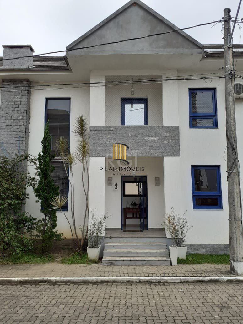 Casa 4 dormitórios no bairro Hípica