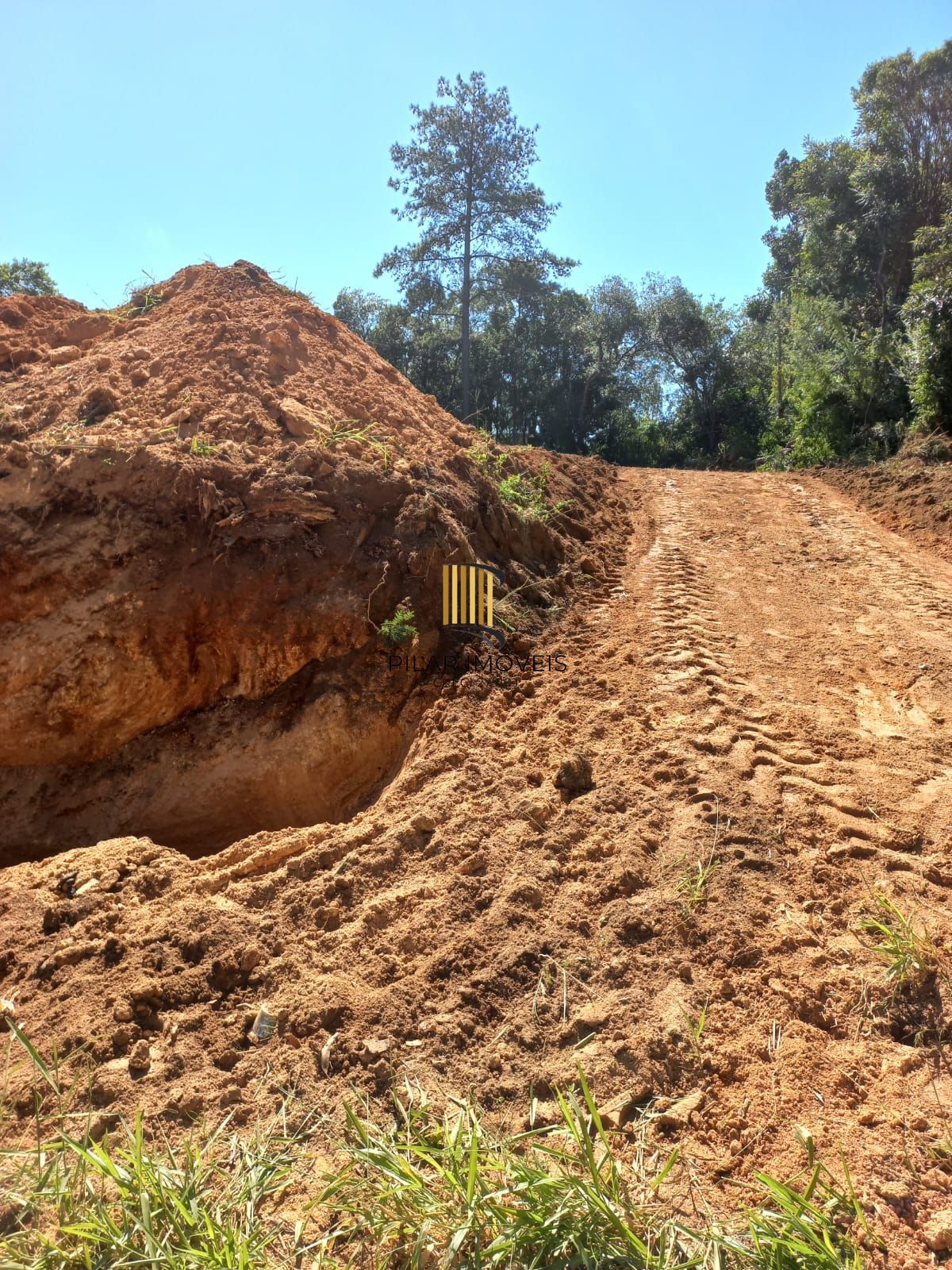 Amplo terreno no Bairro lomba do pinheiro