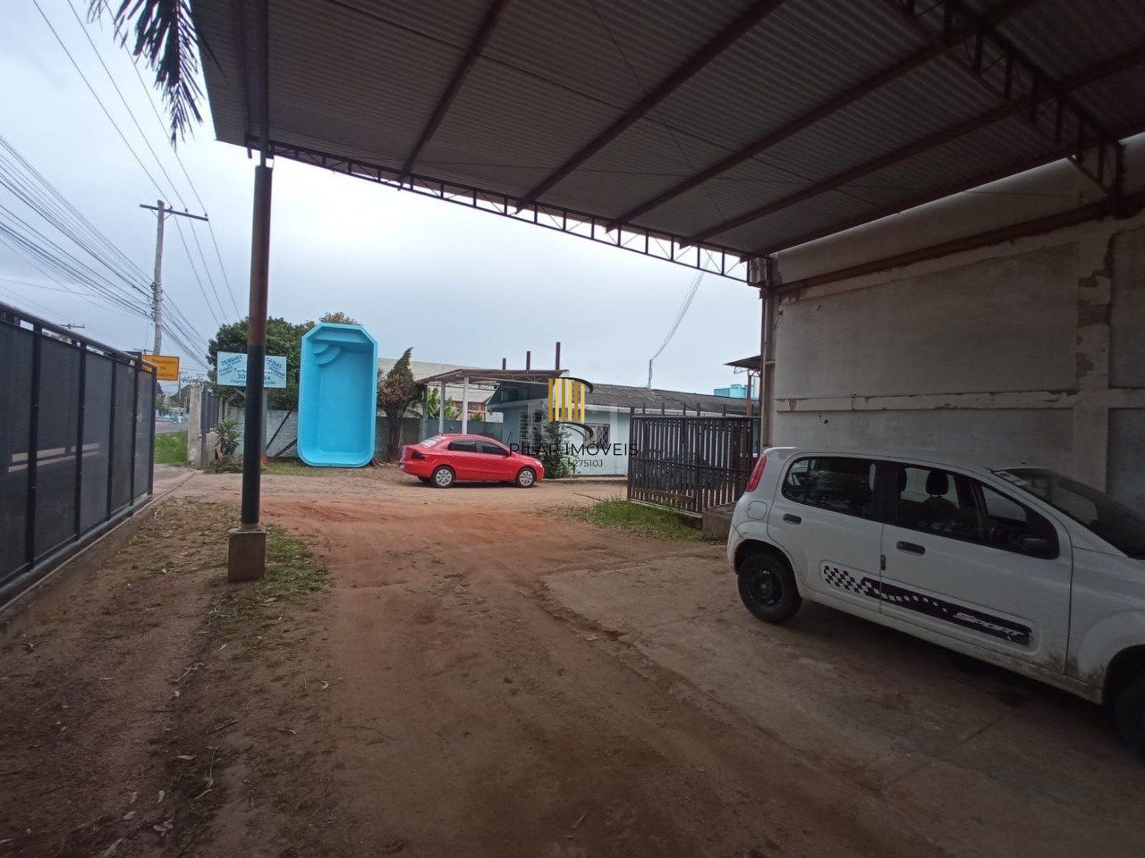 Pavilhão comercial no Bairro Hípica