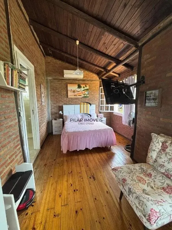Casa Completa no Condomínio Cantegril: 4 Dormitórios, 2 Suítes, Piscina, Espaço Gourmet, Lareira e Pátio Arborizado