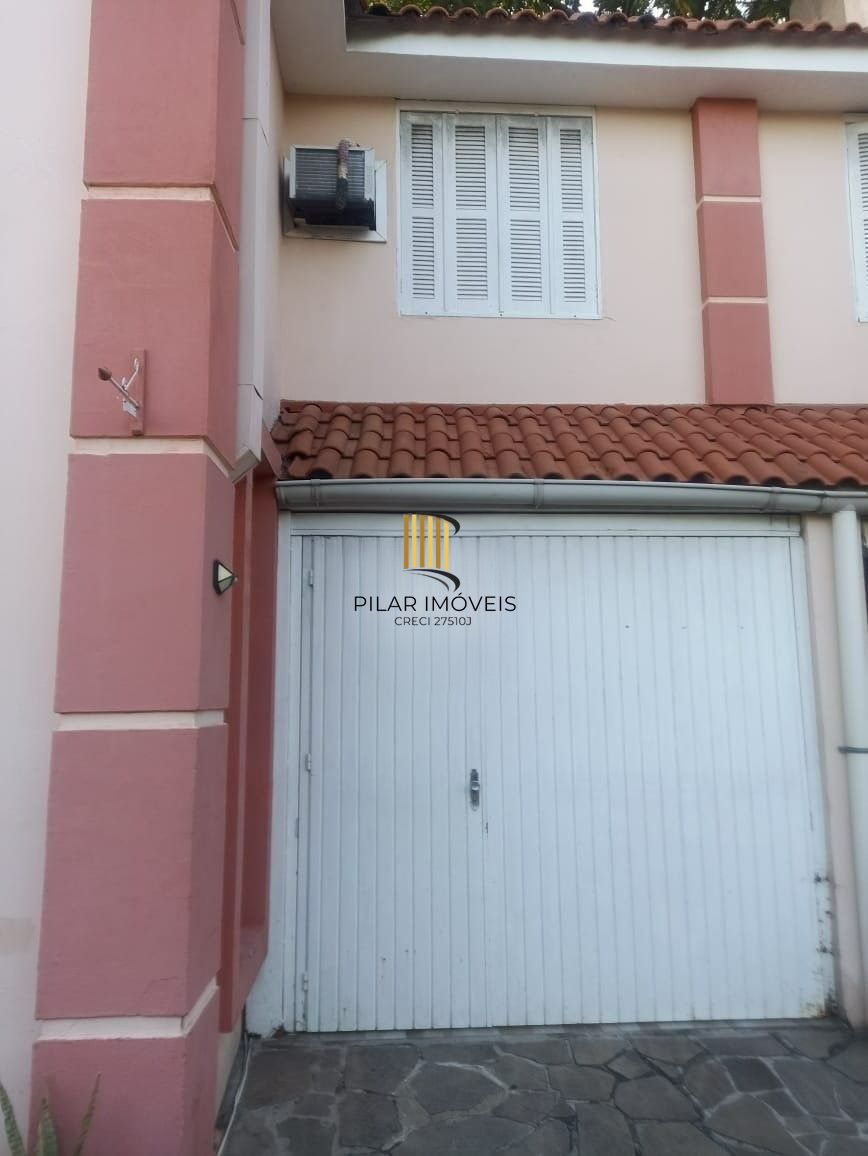 Casa no bairro Camaquã - 3 dormitórios