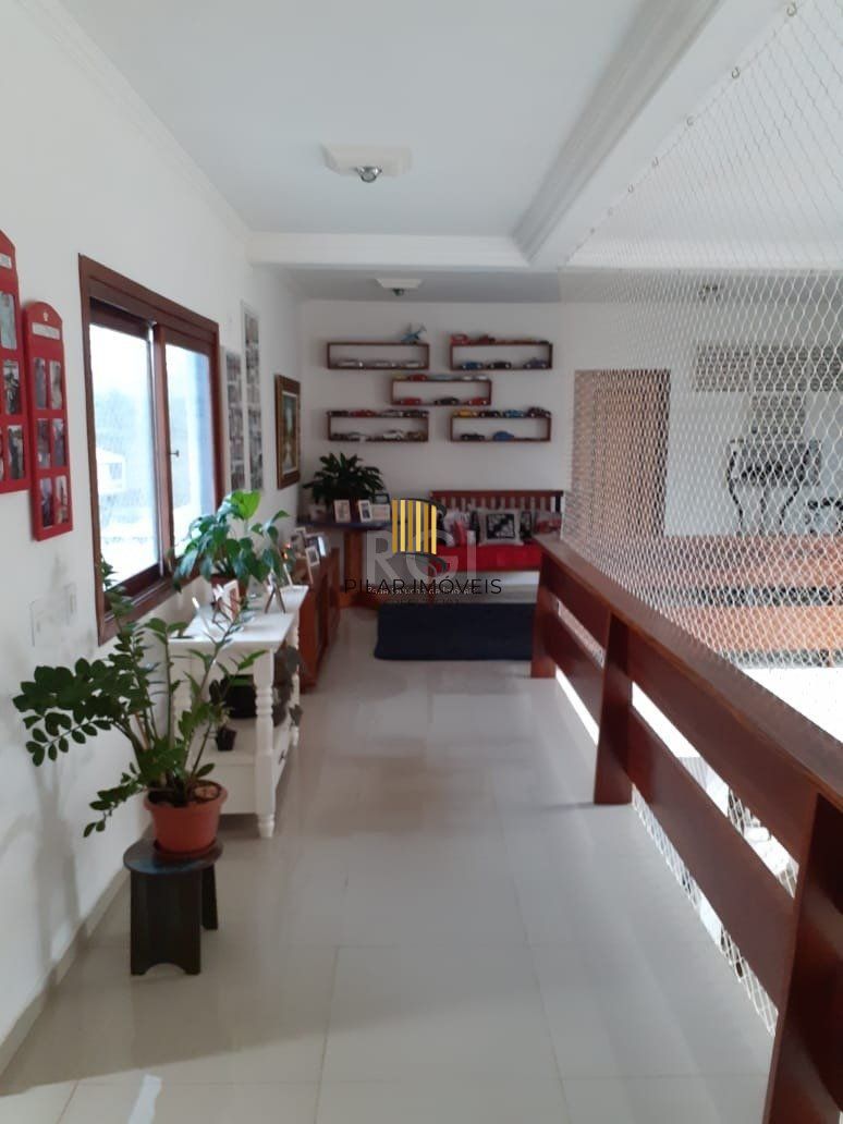 Casa 4 dormitórios no bairro Hípica