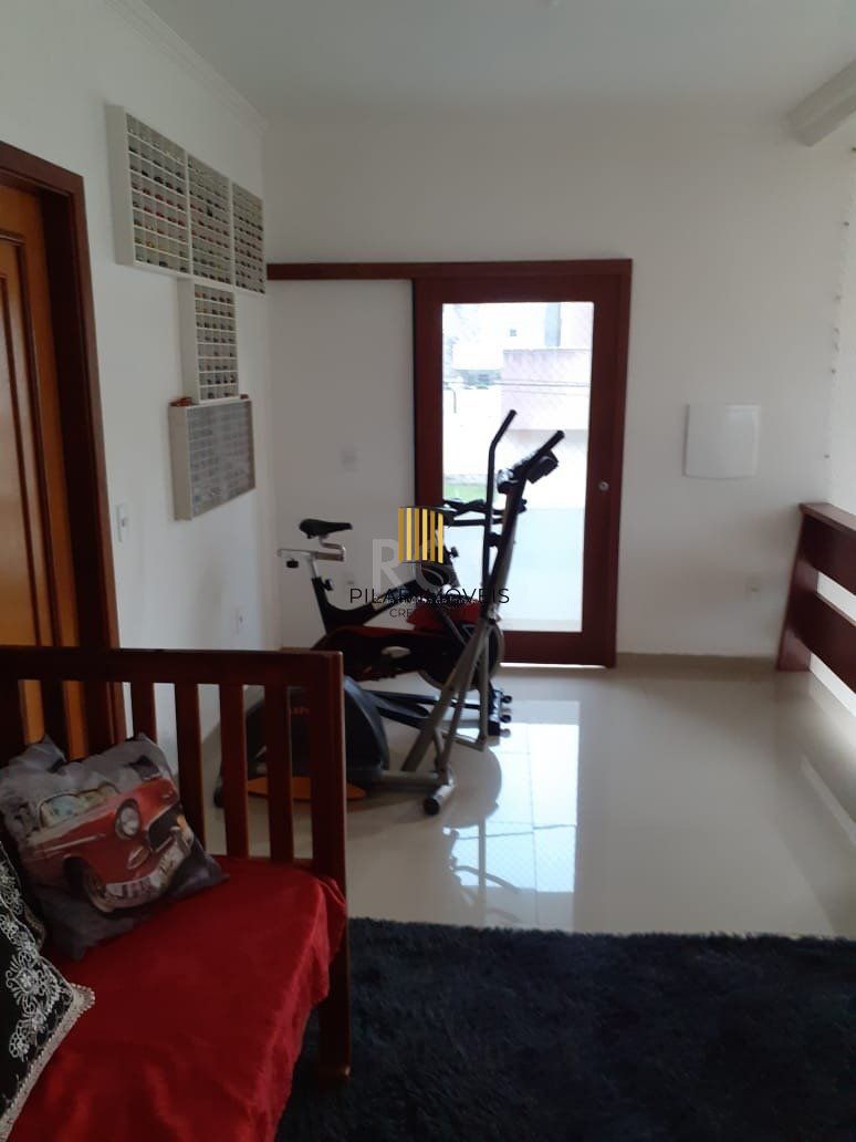 Casa 4 dormitórios no bairro Hípica