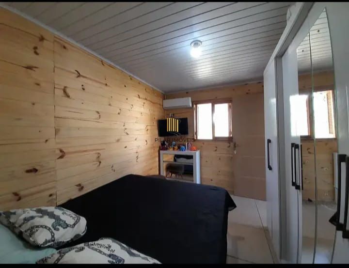 Terreno com 2 casas pré-fabricadas recém-construídas