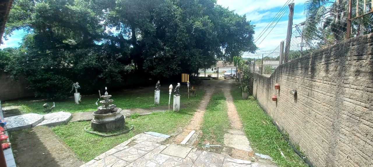 Terreno no bairro Hípica  com 3.780m² com 3 casas