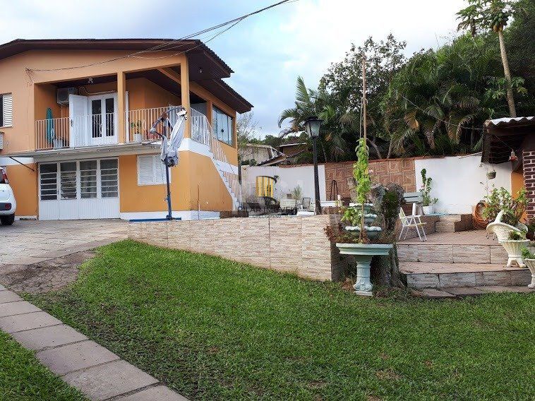 Casa com 4 dormitórios no bairro Vila Nova