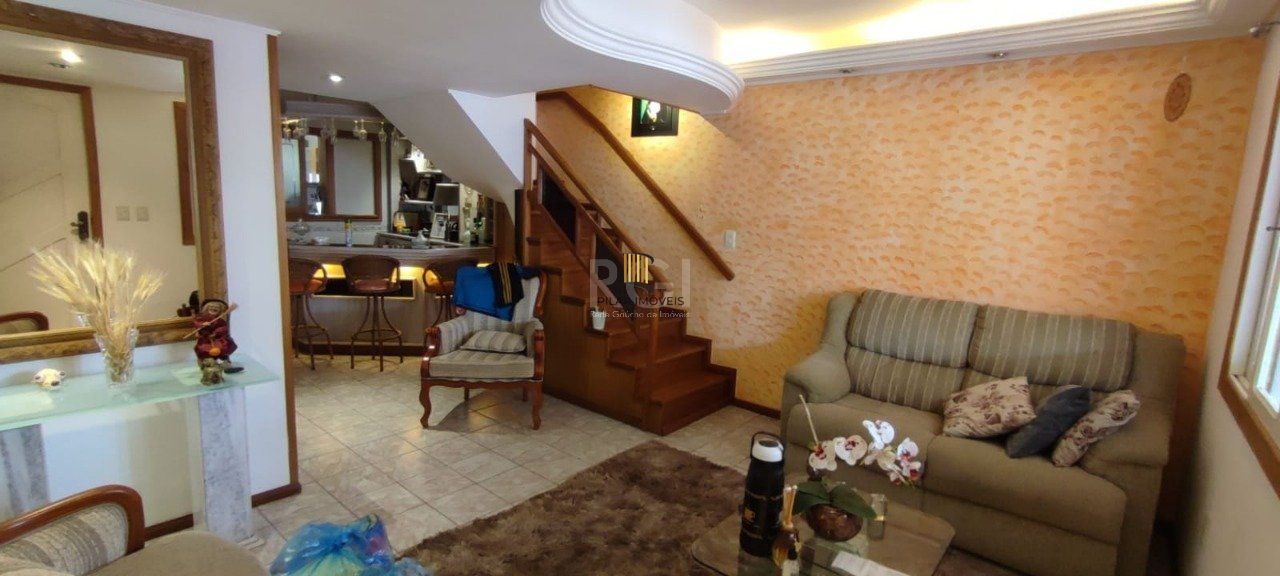 Casa 2 dormitórios no bairro Hípica