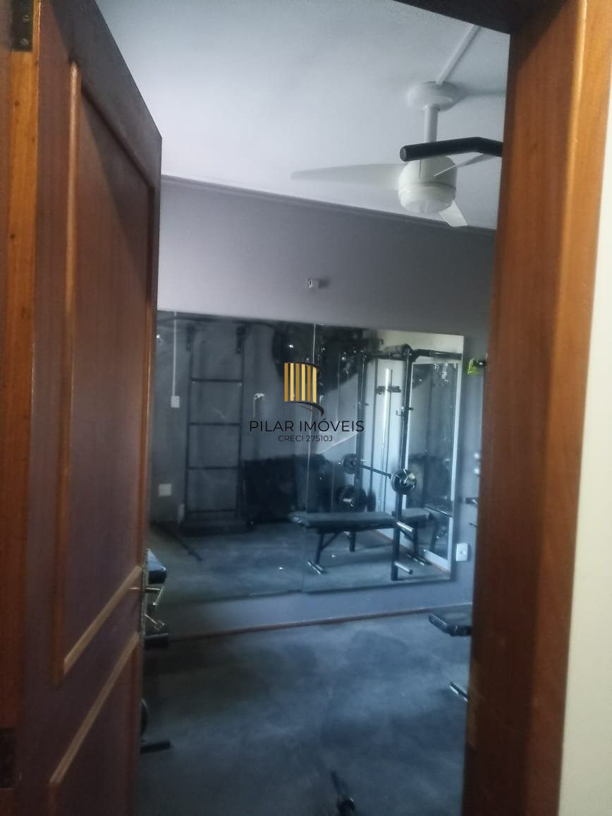 Casa no bairro Camaquã - 3 dormitórios