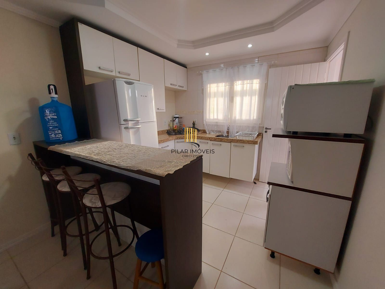 Ótimo sobrado semi mobiliado, 4 dormitórios sendo uma suíte, com piscina, em frente ao mar em Nova Tramandaí